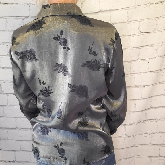 SOLD Kathy Ireland Gray Jaquard Floral Button-Down Size Small - Picture 5 of 9